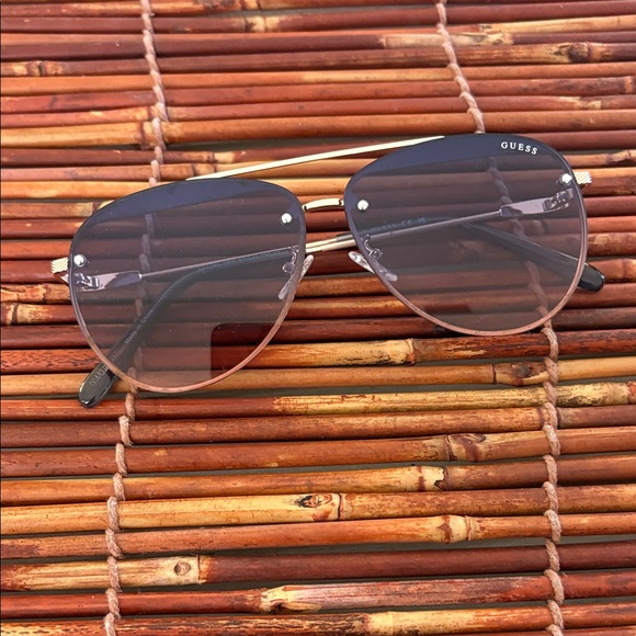 Guess Unisex Black and Gold Aviator Sunglasses main image 7